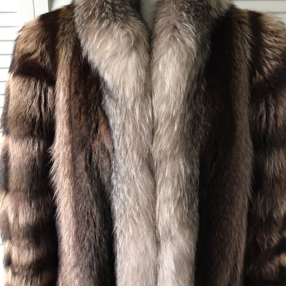 Price firm FOUR SEASONS FUR CO. LTD Raccoon With Fox Trim Fur Coat - Picture 4 of 9